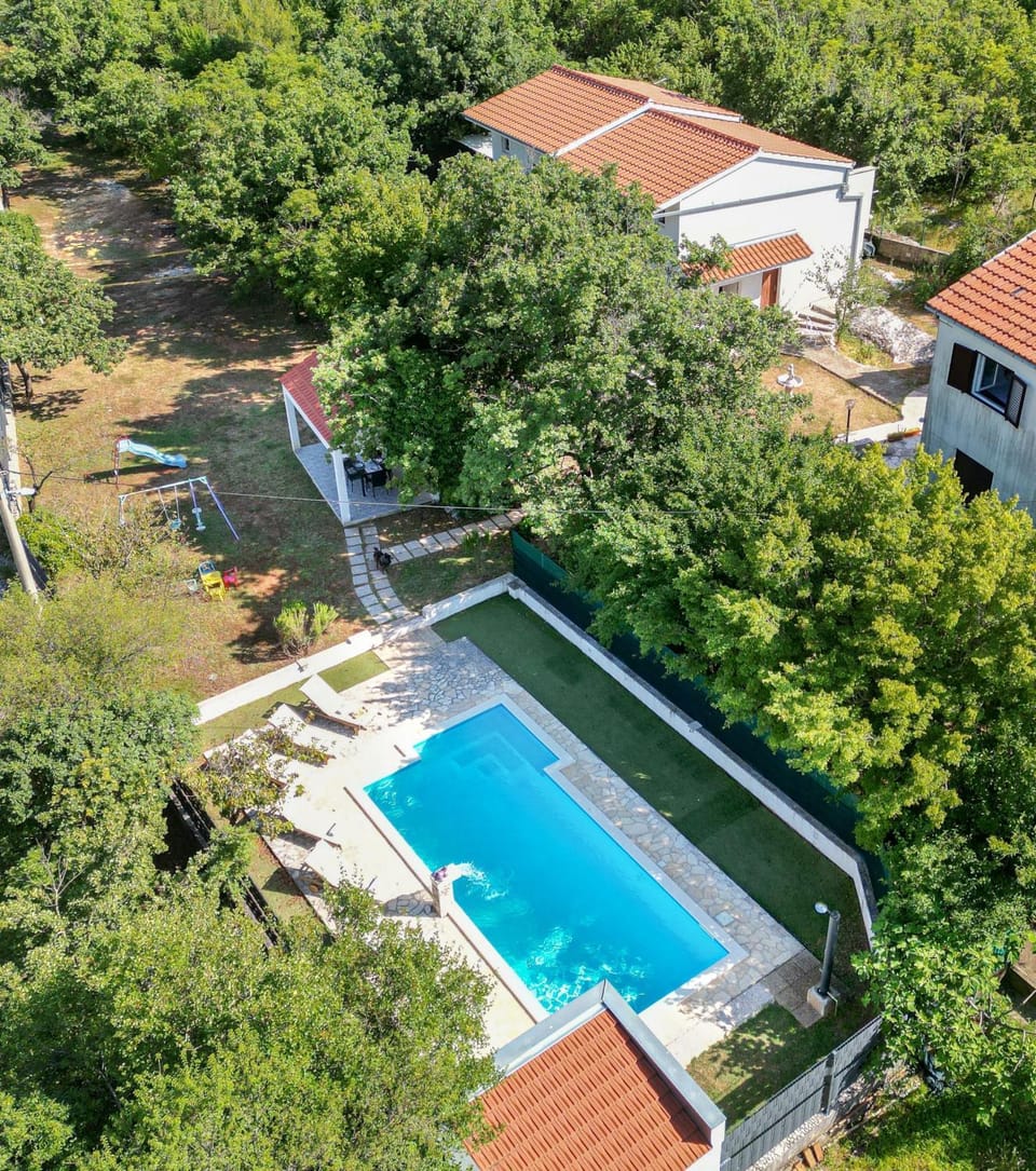 Property building, Swimming pool, Swimming pool