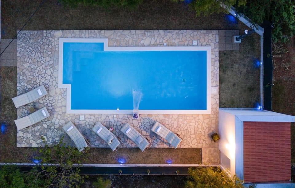 Swimming pool, Swimming pool