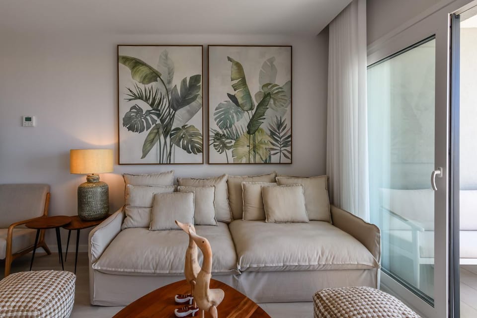 Communal lounge/ TV room, Living room