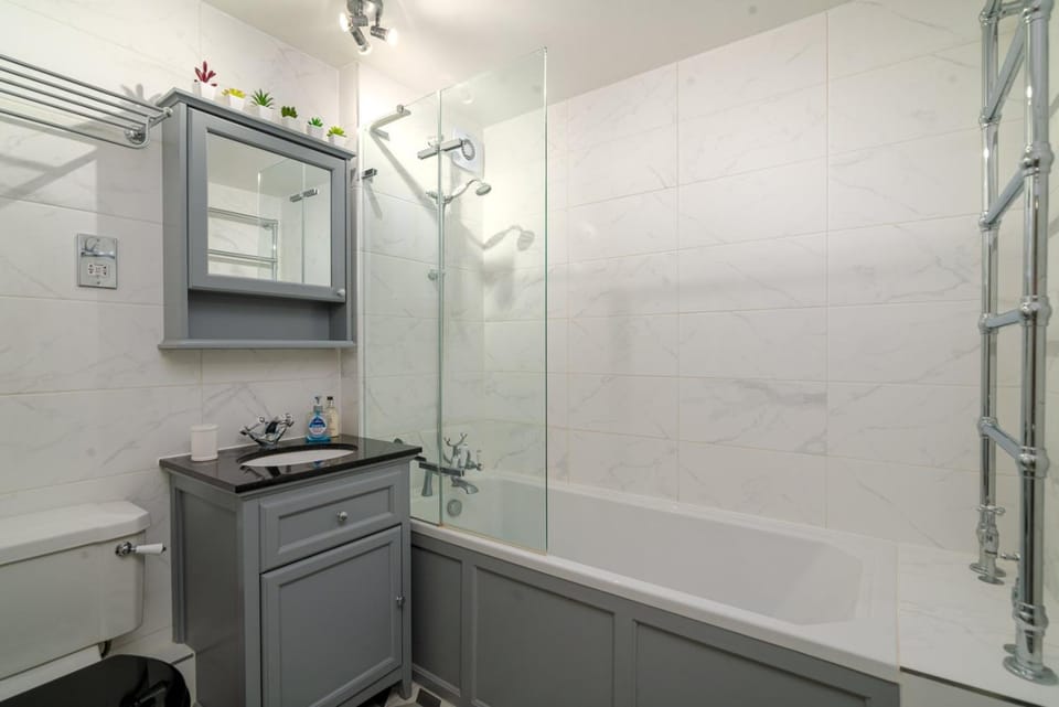 GuestReady - Beautiful 2BR Townhouse w Garden Apartment in City of Westminster