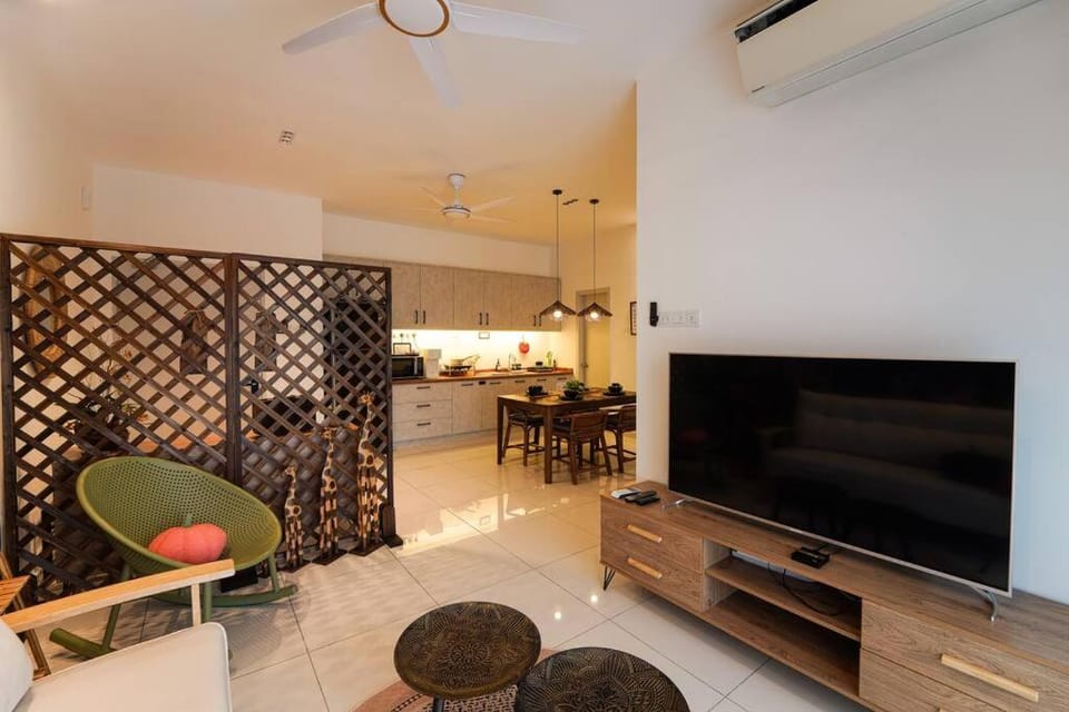 TV and multimedia, Kitchen or kitchenette, Living room, Seating area, Dining area, air conditioner