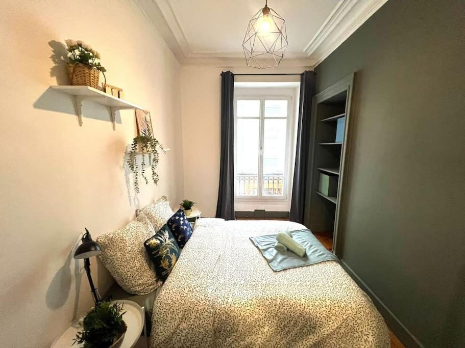 Bed, TV and multimedia, Photo of the whole room, Bedroom, wardrobe