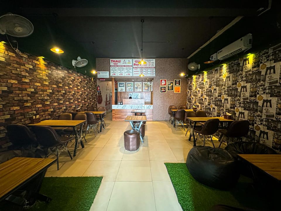 Restaurant/places to eat, Banquet/Function facilities, Seating area, Dining area