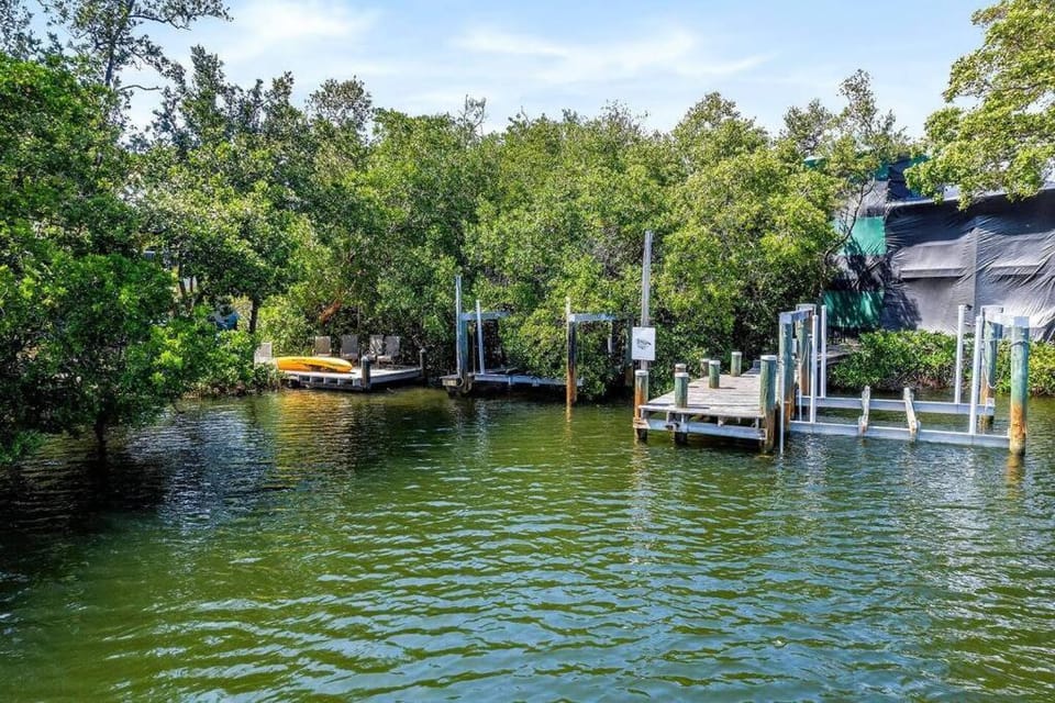 Isla Living, 3 Bed, Canal, Pool House in Anna Maria Island