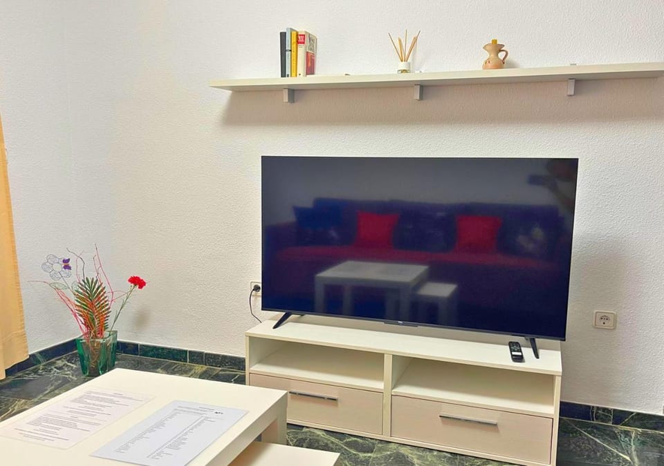 Communal lounge/ TV room, TV and multimedia, Evening entertainment