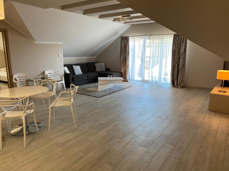 Bed, TV and multimedia, Living room, kitchen