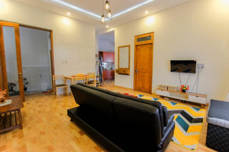 Communal lounge/ TV room, TV and multimedia, Living room, Seating area, Dining area, Evening entertainment