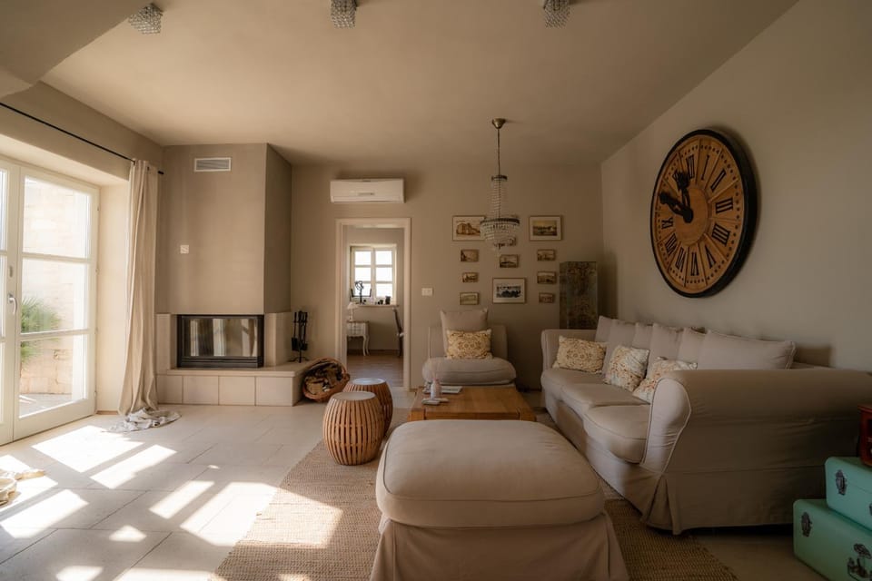 Communal lounge/ TV room, Living room
