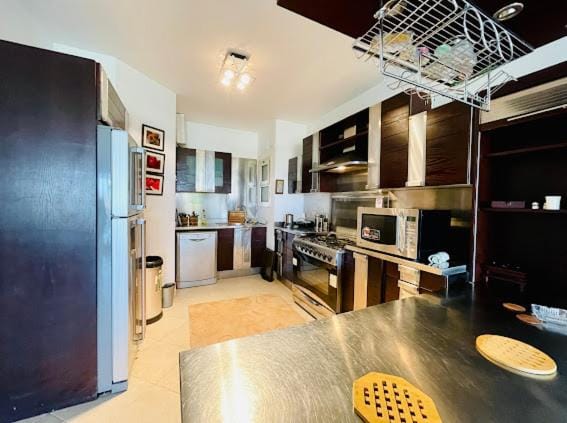 TV and multimedia, Kitchen or kitchenette, oven, stove