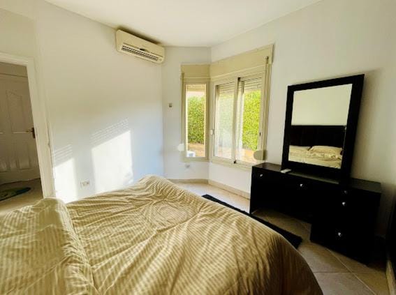 Bed, Photo of the whole room, Bedroom, air conditioner