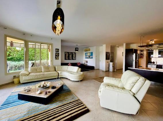 TV and multimedia, Kitchen or kitchenette, Living room, Seating area, oven, stove