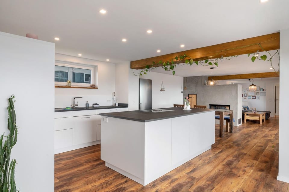Kitchen or kitchenette, Living room