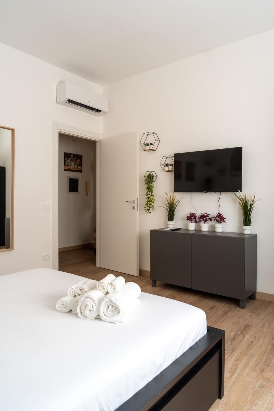 TV and multimedia, air conditioner