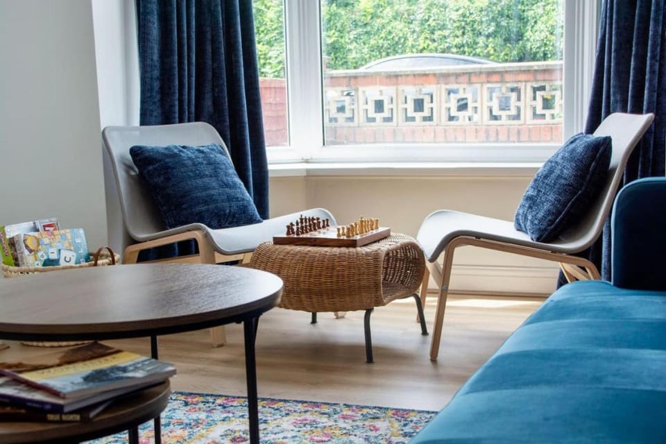 Spacious Home, Walk to City Centre & Free Parking House in Worcester