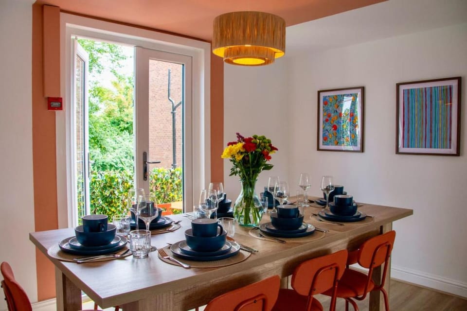 Spacious Home, Walk to City Centre & Free Parking House in Worcester