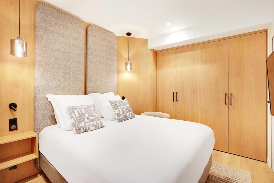 Bed, Photo of the whole room, Bedroom, wardrobe