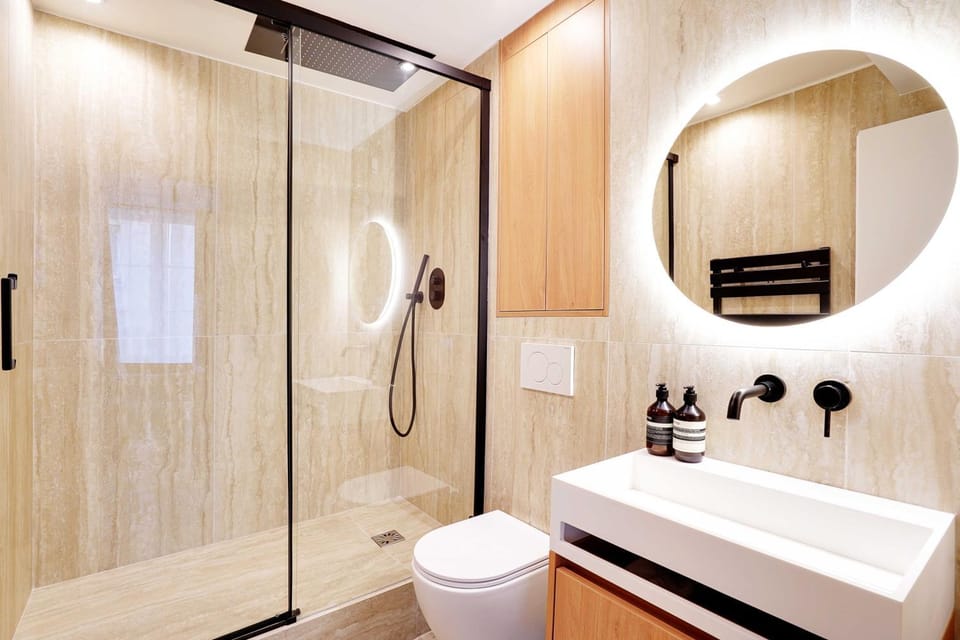 Shower, Toilet, Bathroom, towels