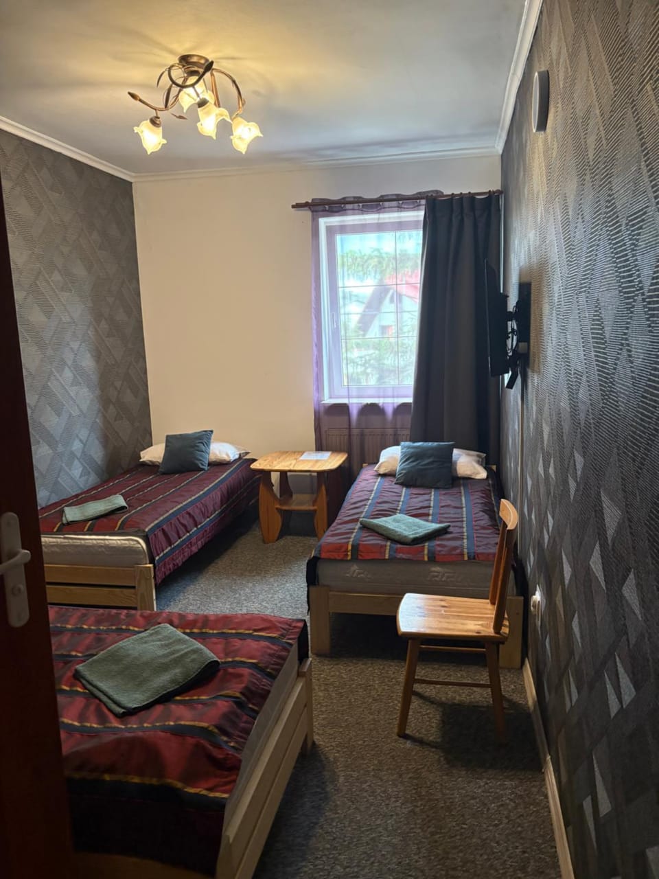 Bed, TV and multimedia, Bedroom