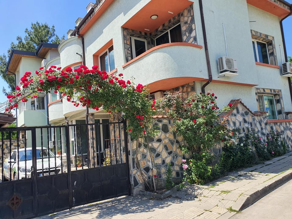 Property building, Day