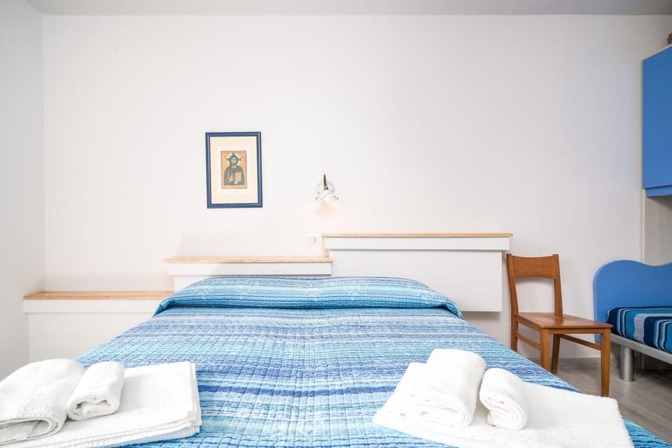 Property building, Living room, Bedroom