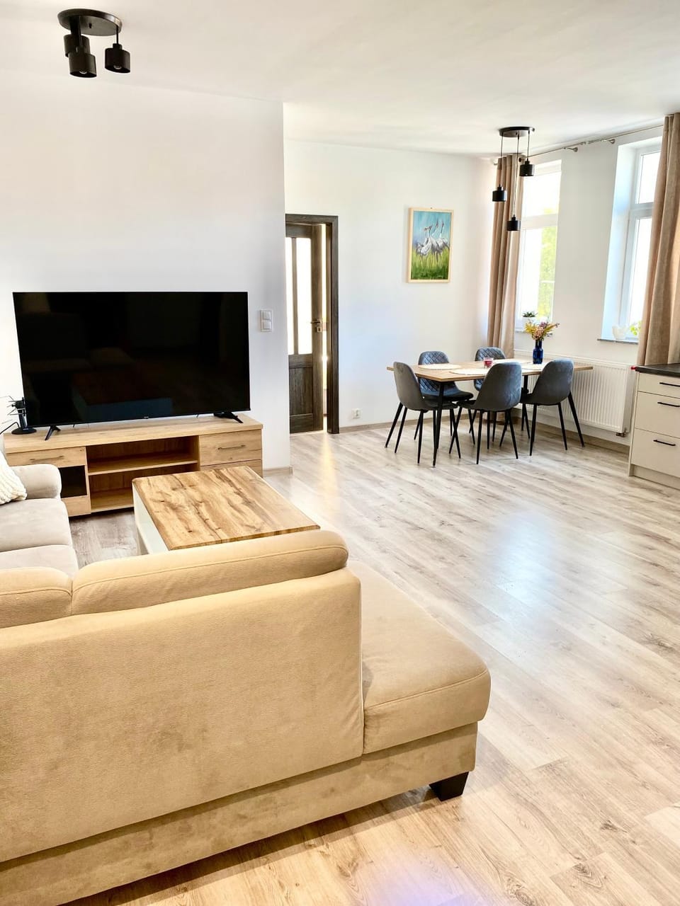 Living room, Seating area, Evening entertainment