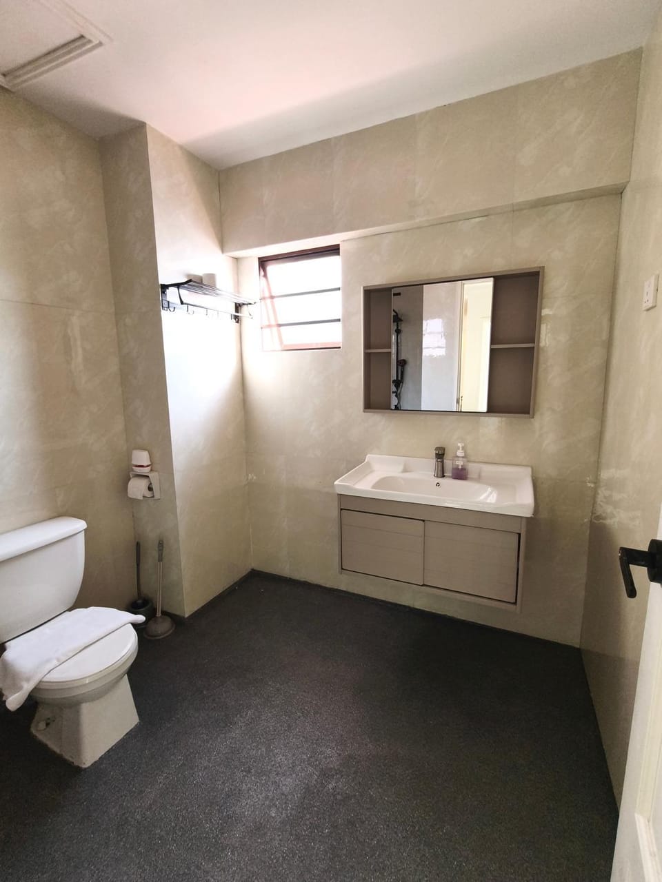 Luna 3BR Suites Sleeps 6 Near Imago Mall KK Center Apartment in Kota Kinabalu
