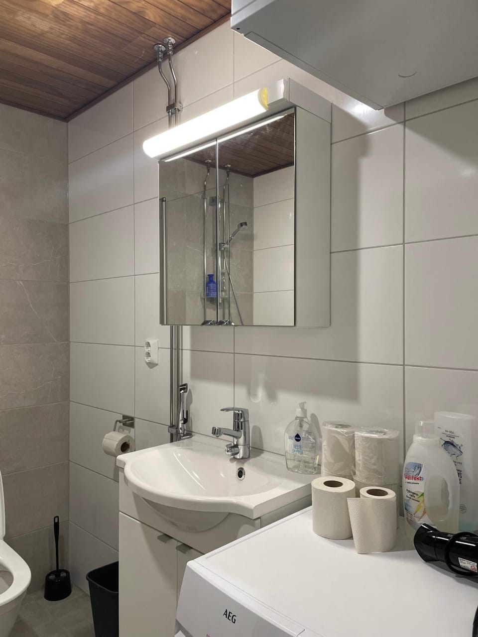 Toilet, Bathroom, towels