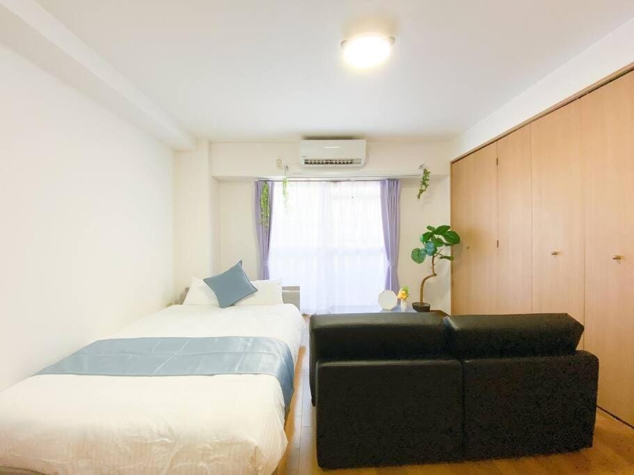 Bed, Living room, air conditioner