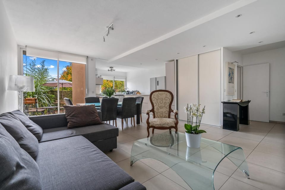 Property building, Living room