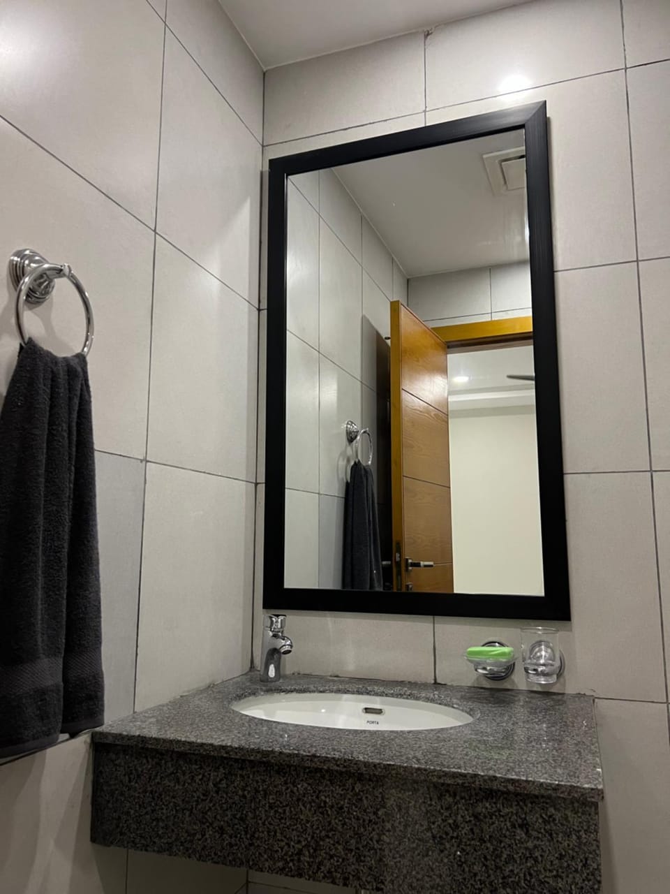 The Shadow - Cozy 1BHK - Self Check In Apartment in Islamabad