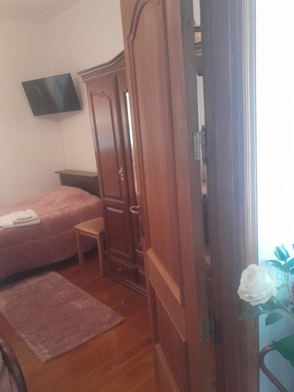 Bed, TV and multimedia, Bedroom, wardrobe