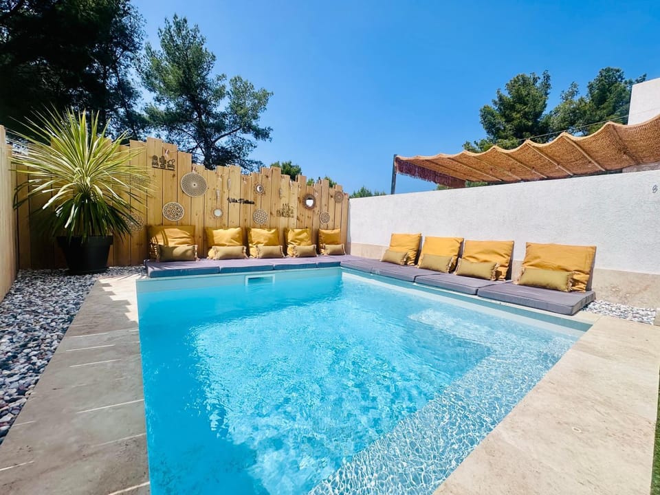 Pool view, Swimming pool, sunbed