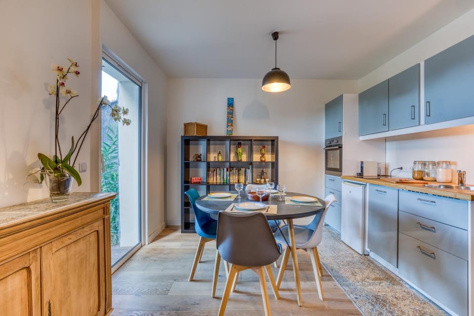 Property building, Kitchen or kitchenette, Living room