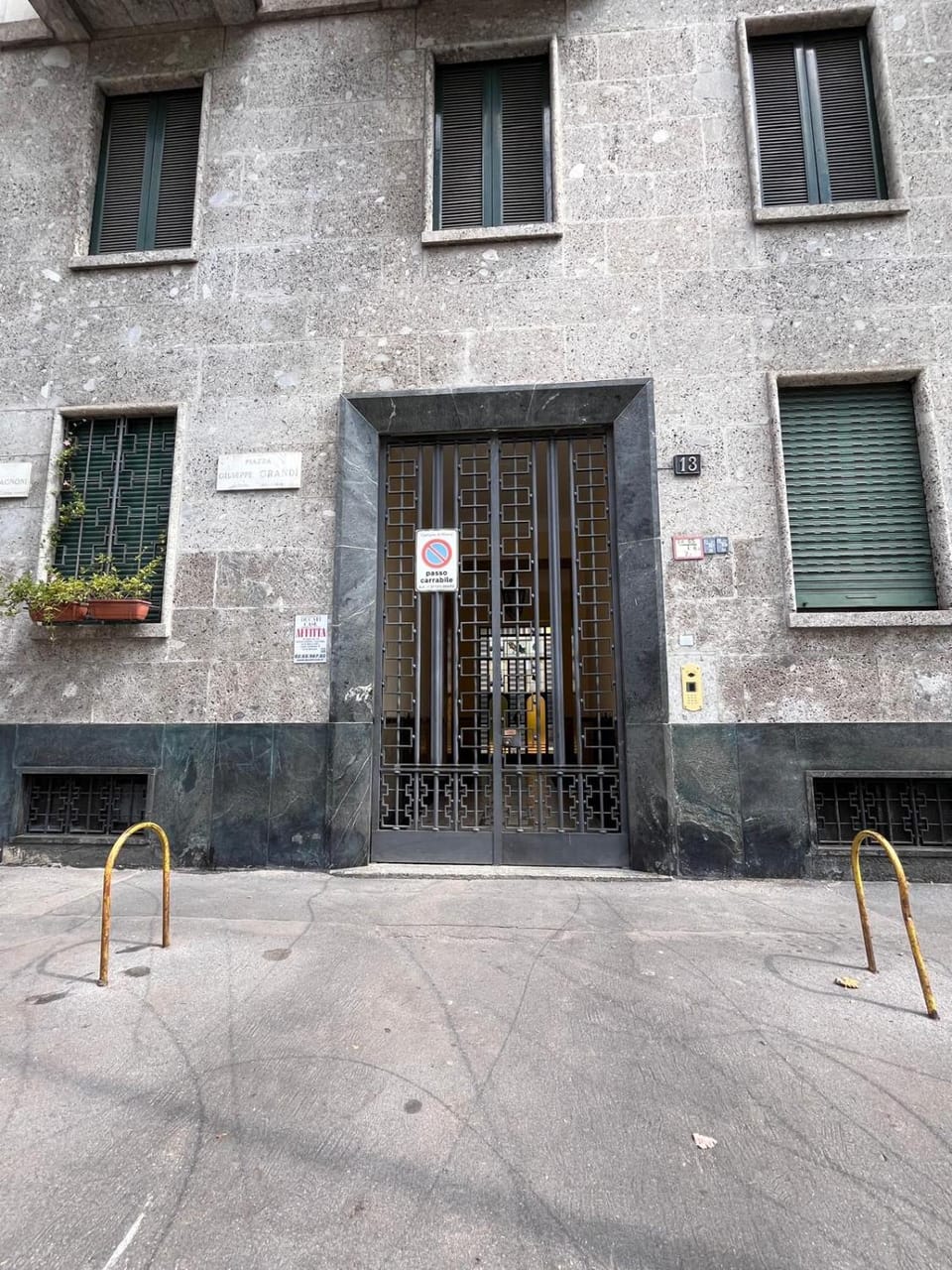 Facade/entrance