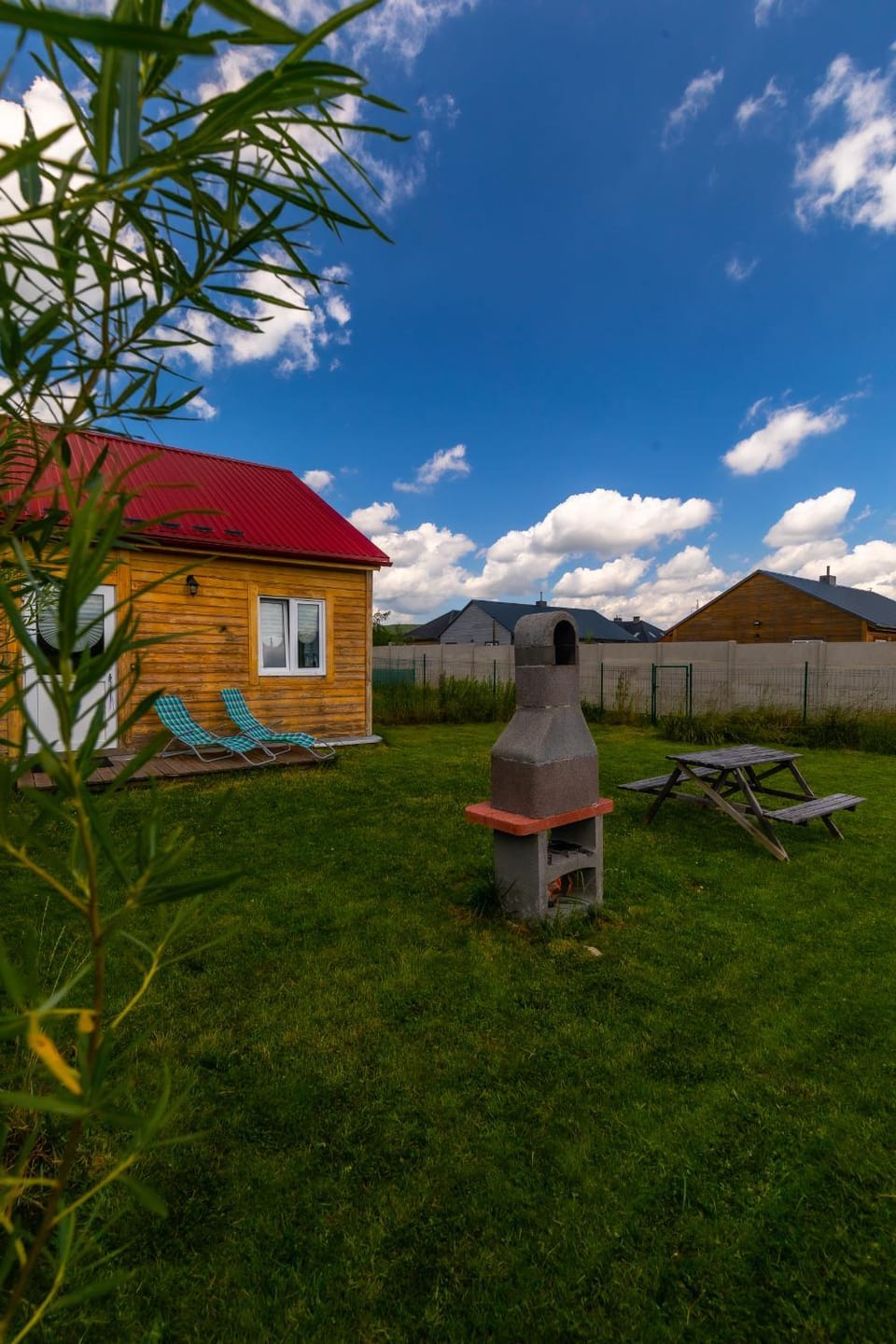 Property building, Natural landscape, Garden, Garden view, sunbed