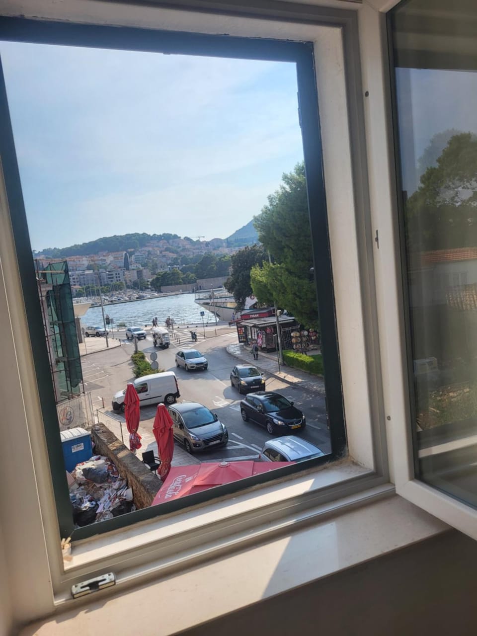 Property building, Day, Neighbourhood, Natural landscape, Dining area, Mountain view, Sea view, Breakfast, Location, Parking