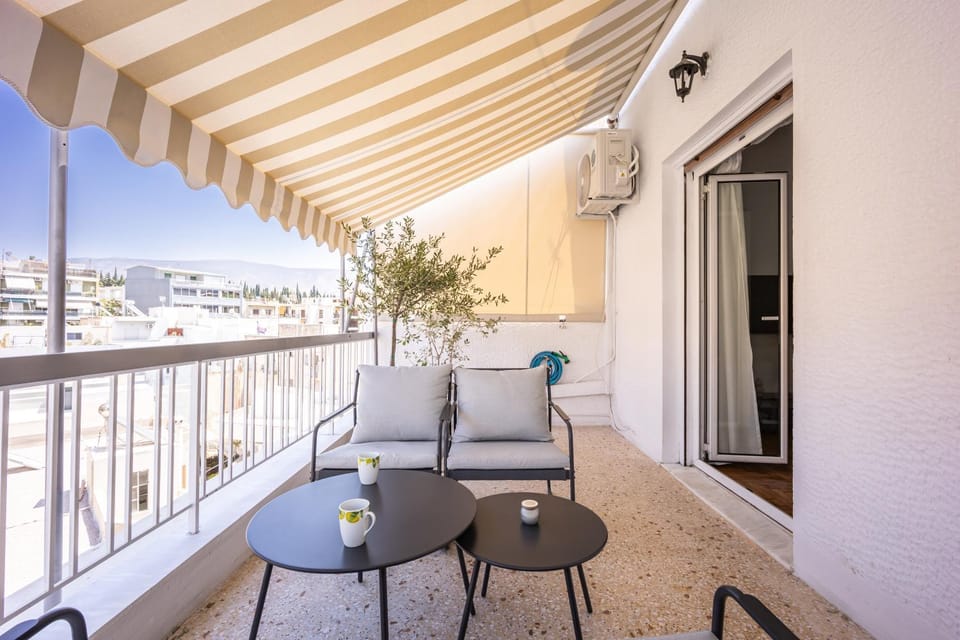 Upper House Apartment in Athens