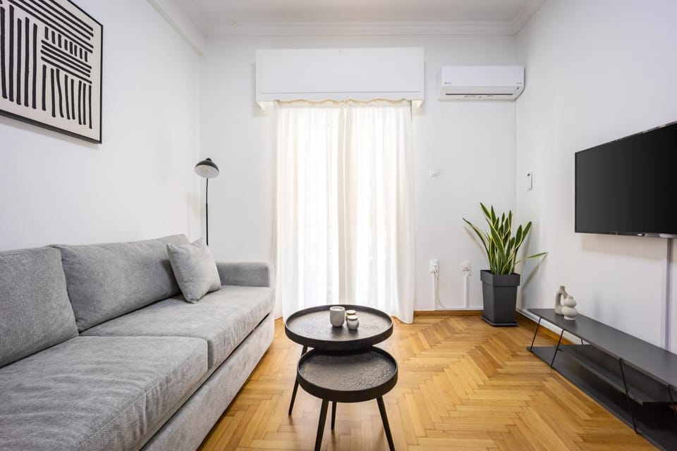 Upper House Apartment in Athens