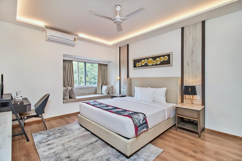 TV and multimedia, Seating area, Bedroom