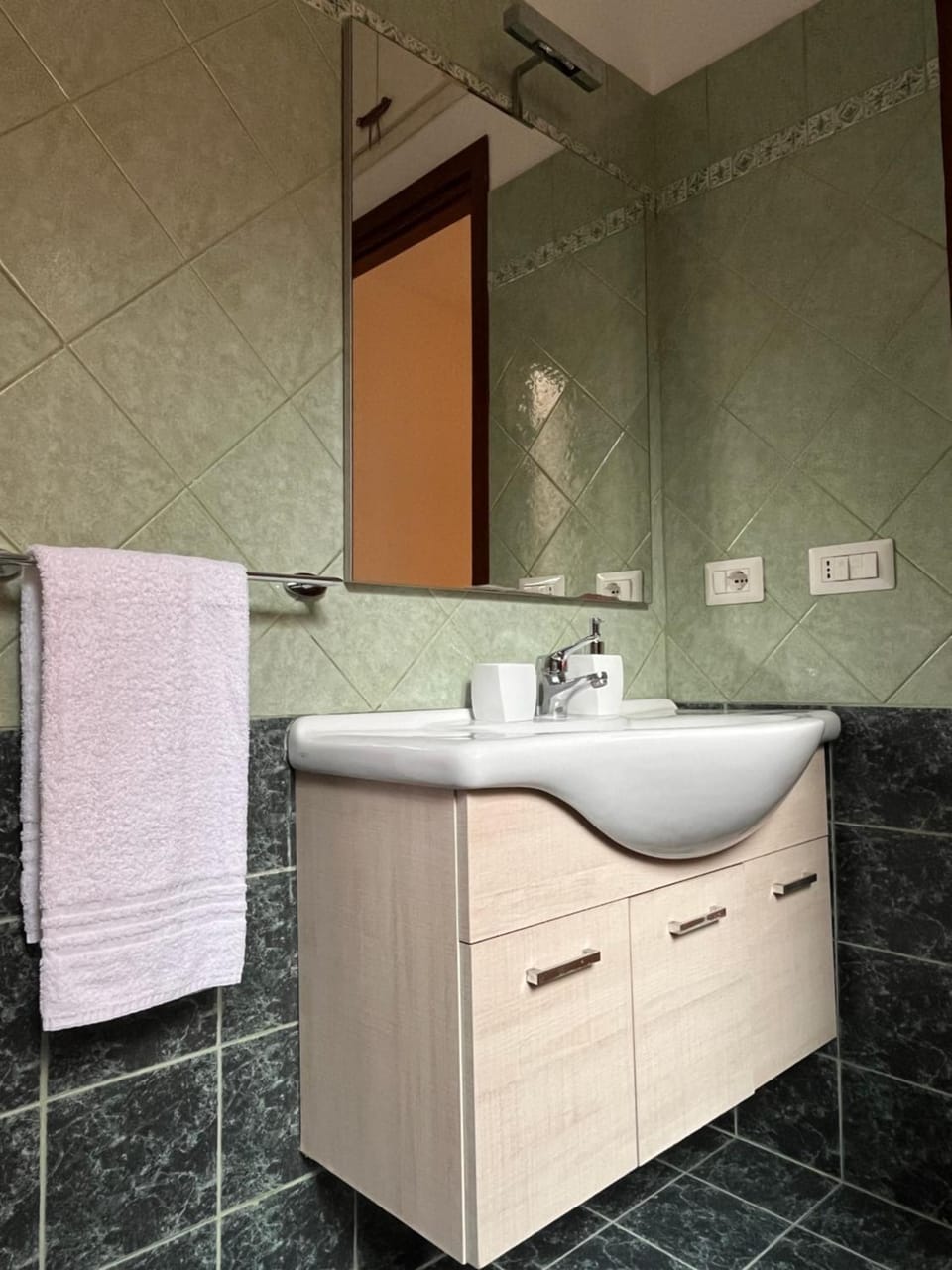 Bathroom, towels