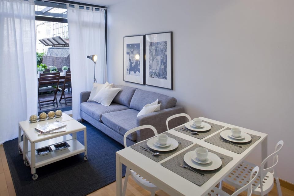 Day, Living room, Seating area, Dining area