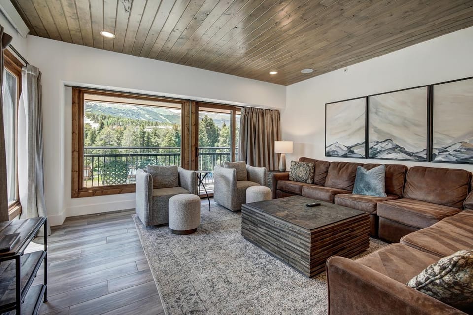 True Luxury Ski in & Ski Out Apartment in Breckenridge