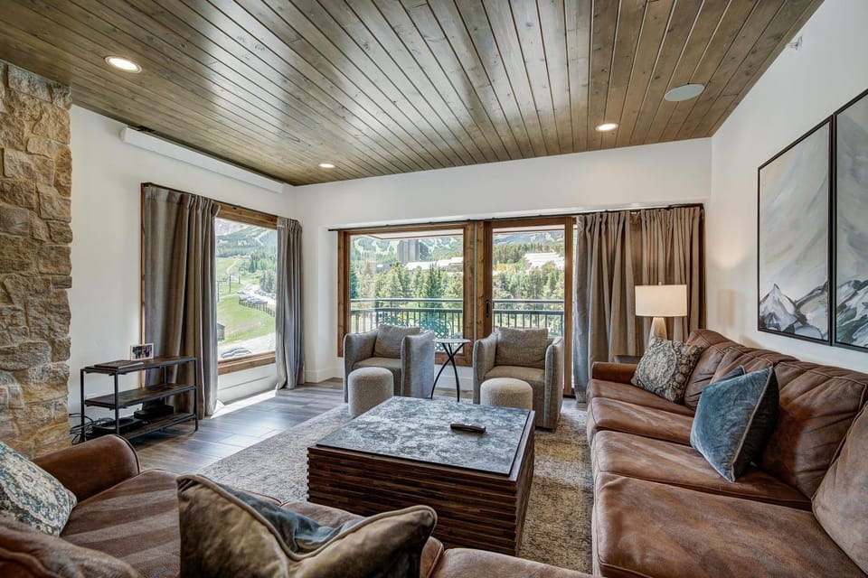 True Luxury Ski in & Ski Out Apartment in Breckenridge