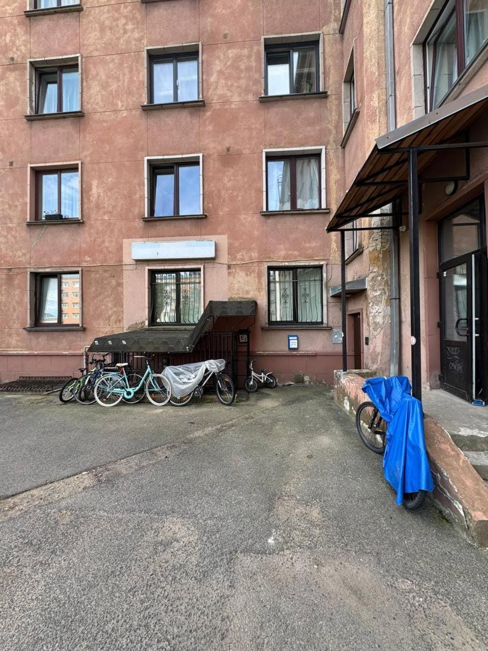 Property building, Day, Cycling, Parking