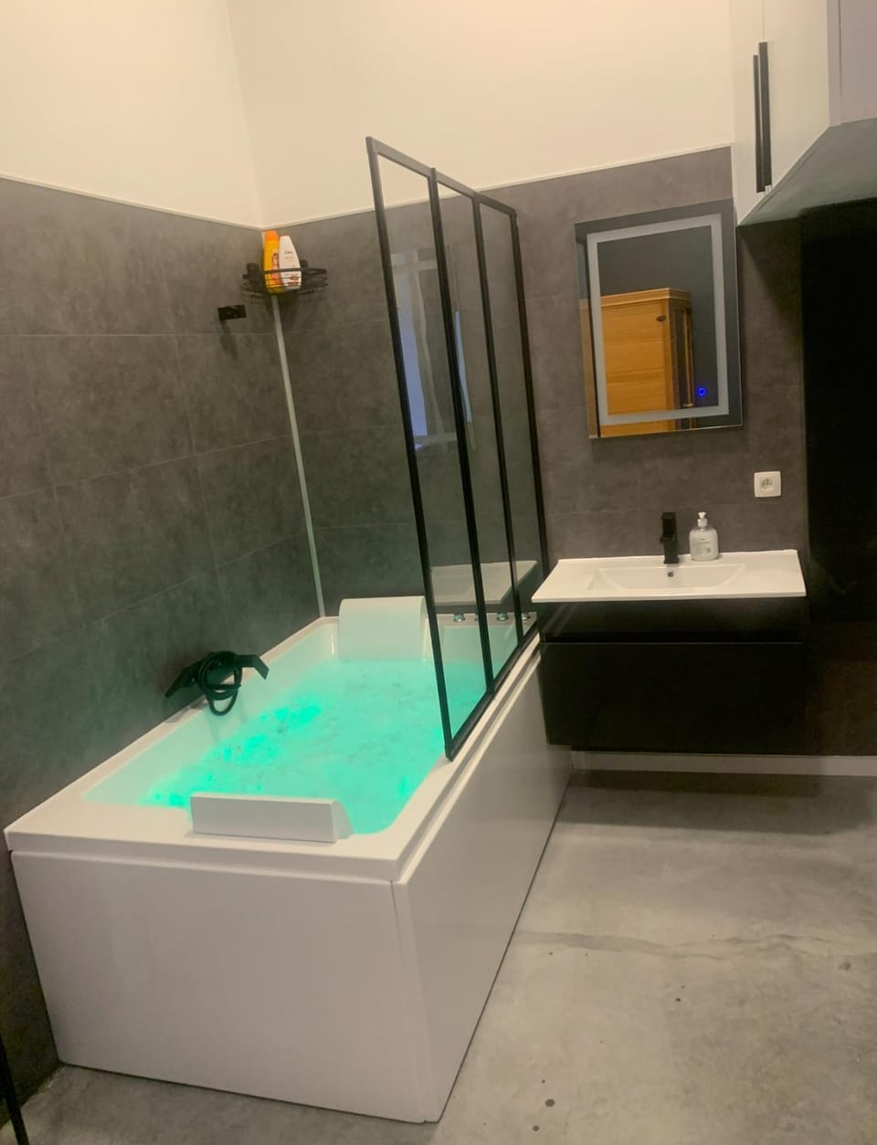 Hot Tub, Spa and wellness centre/facilities