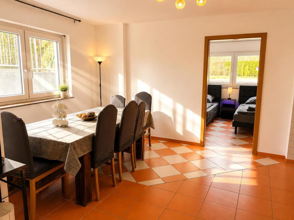 Dining area, Food