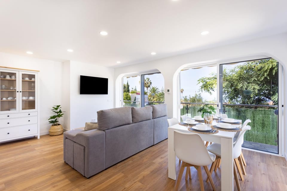 Communal lounge/ TV room, TV and multimedia, Dining area