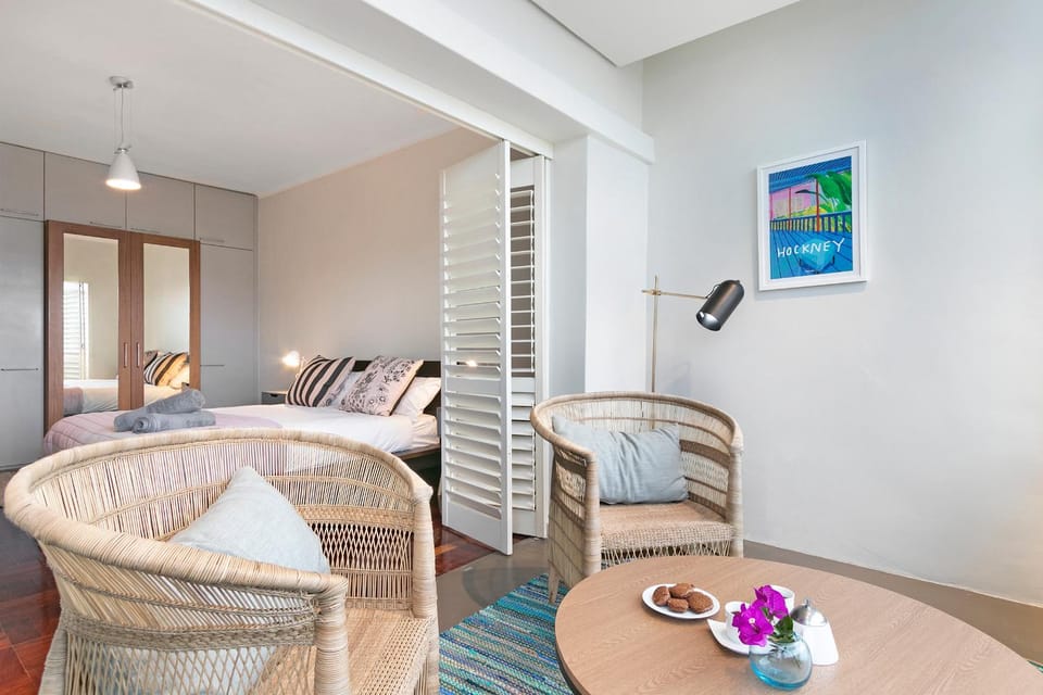 Bed, Seating area, Bedroom