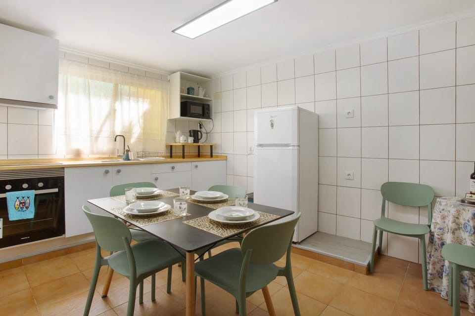 Property building, Kitchen or kitchenette, Living room