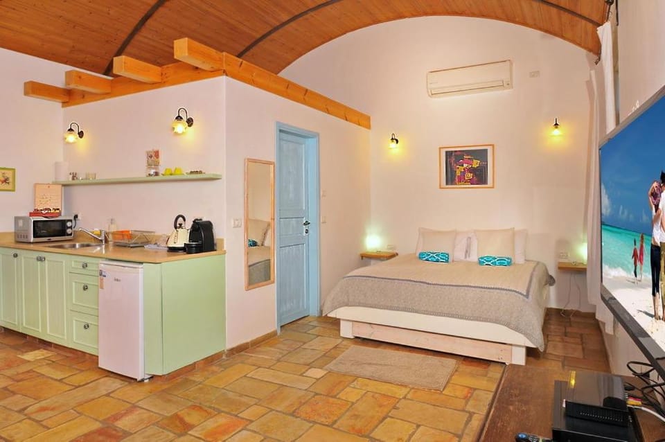 אחוזת טורקיז - בריכה פרטית מחוממת Bed and Breakfast in North District
